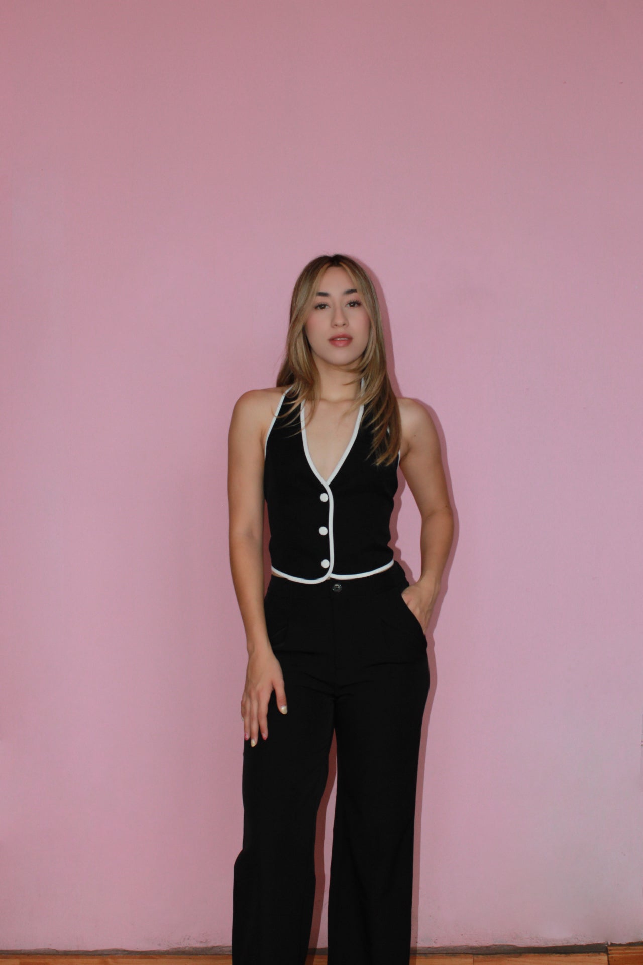 Chaleco negro halter con orilla blanca #11366