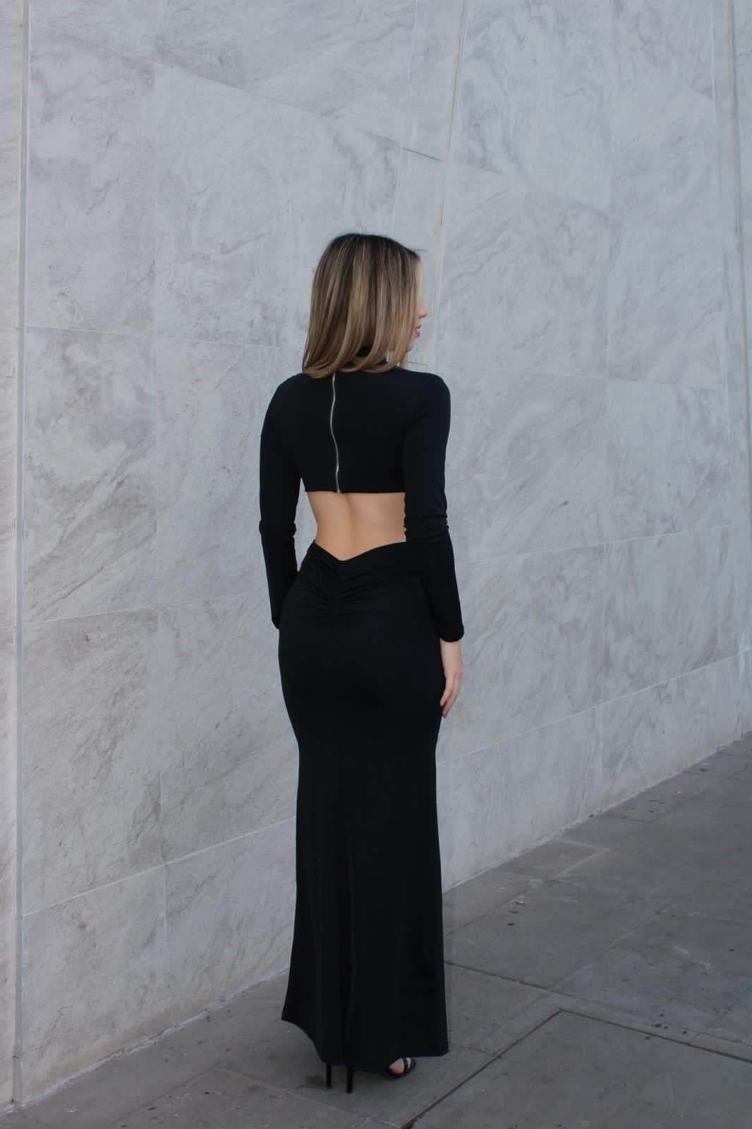 Vestido negro largo con detalle dorado #11592