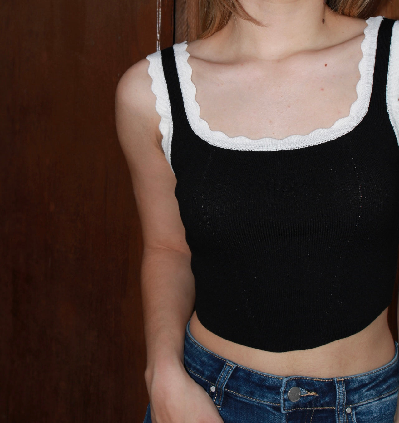 Top negro con orilla blanca #10984