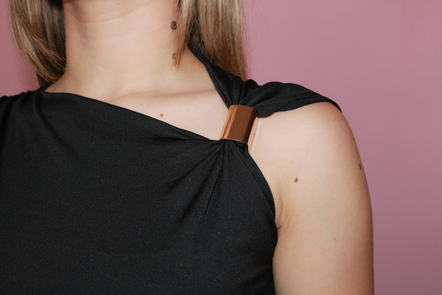 Blusa negra detalle dorado #11382
