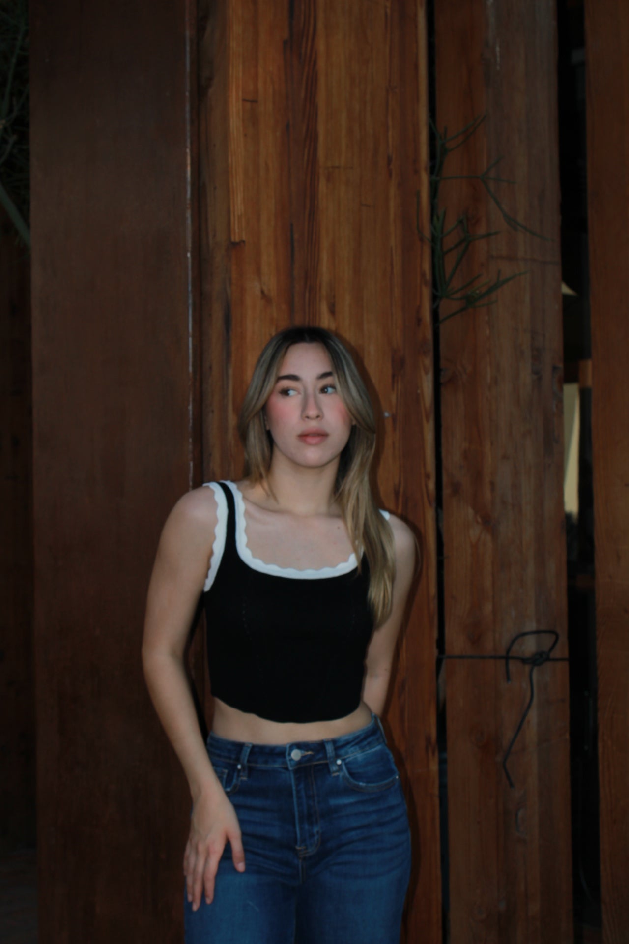 Top negro con orilla blanca #10984