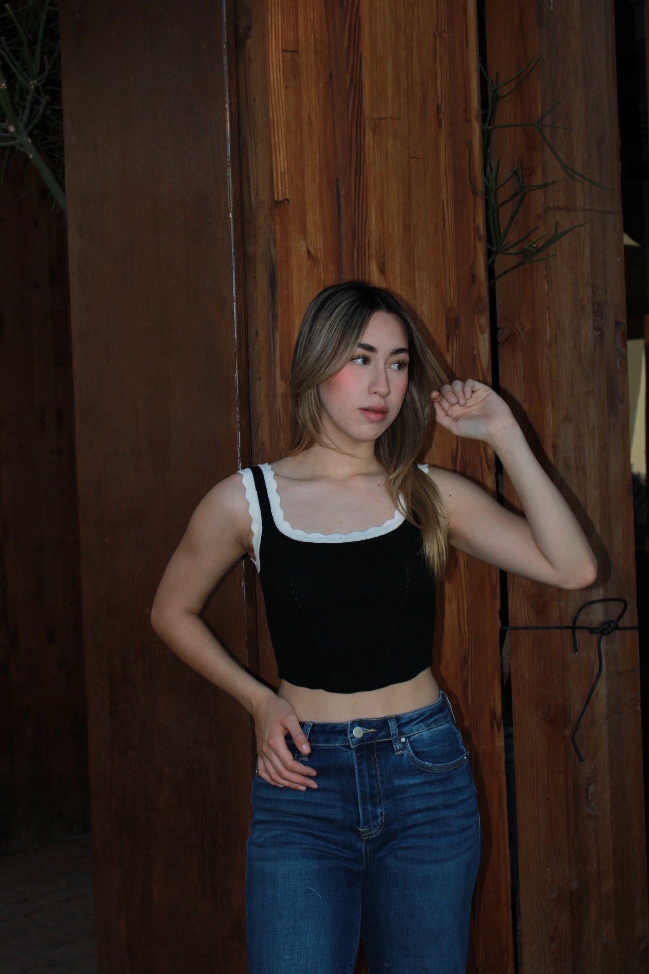 Top negro con orilla blanca #10984