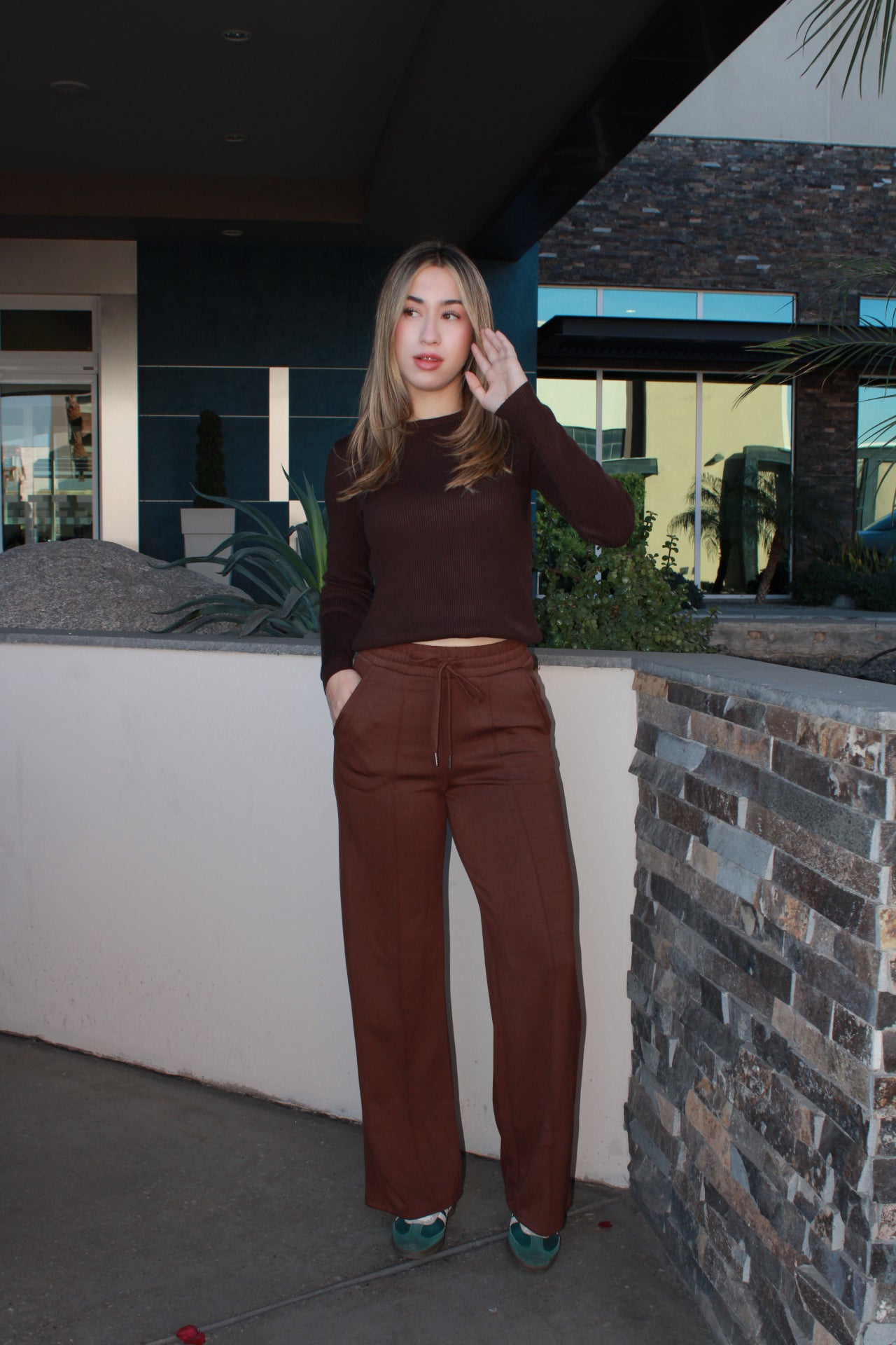 Blusa café básica cuello redondo #11680