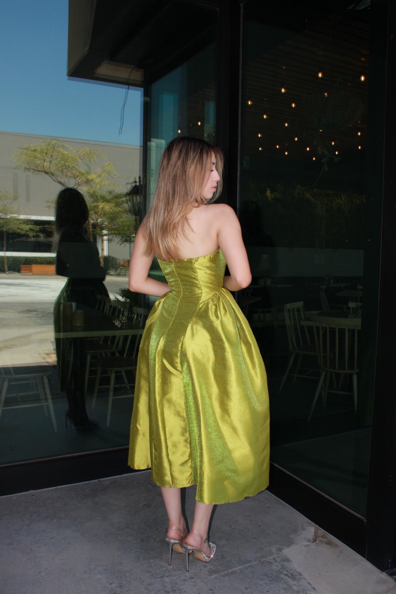 Vestido midi de fiesta verde amarillento strapless #11317