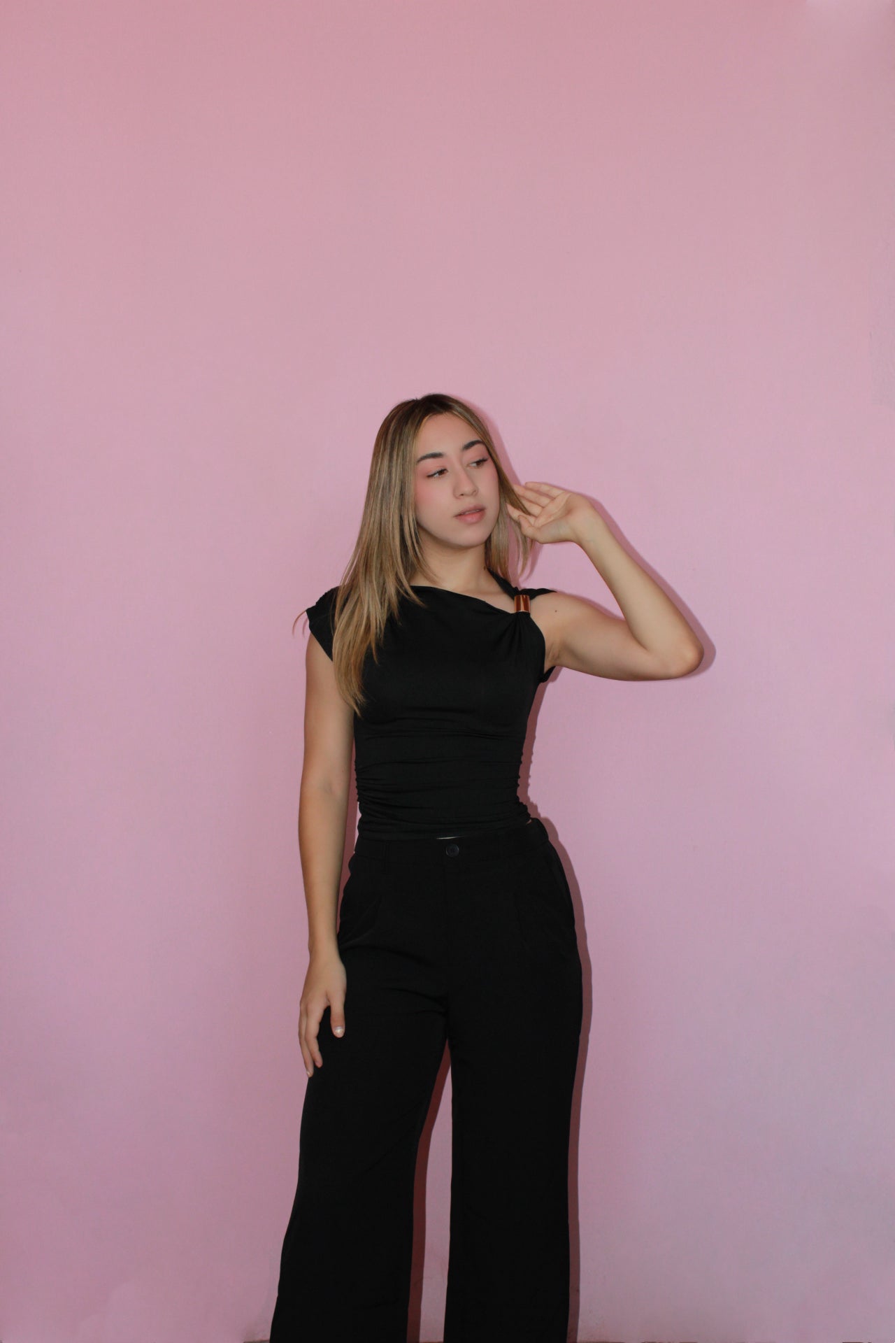Blusa negra detalle dorado #11382