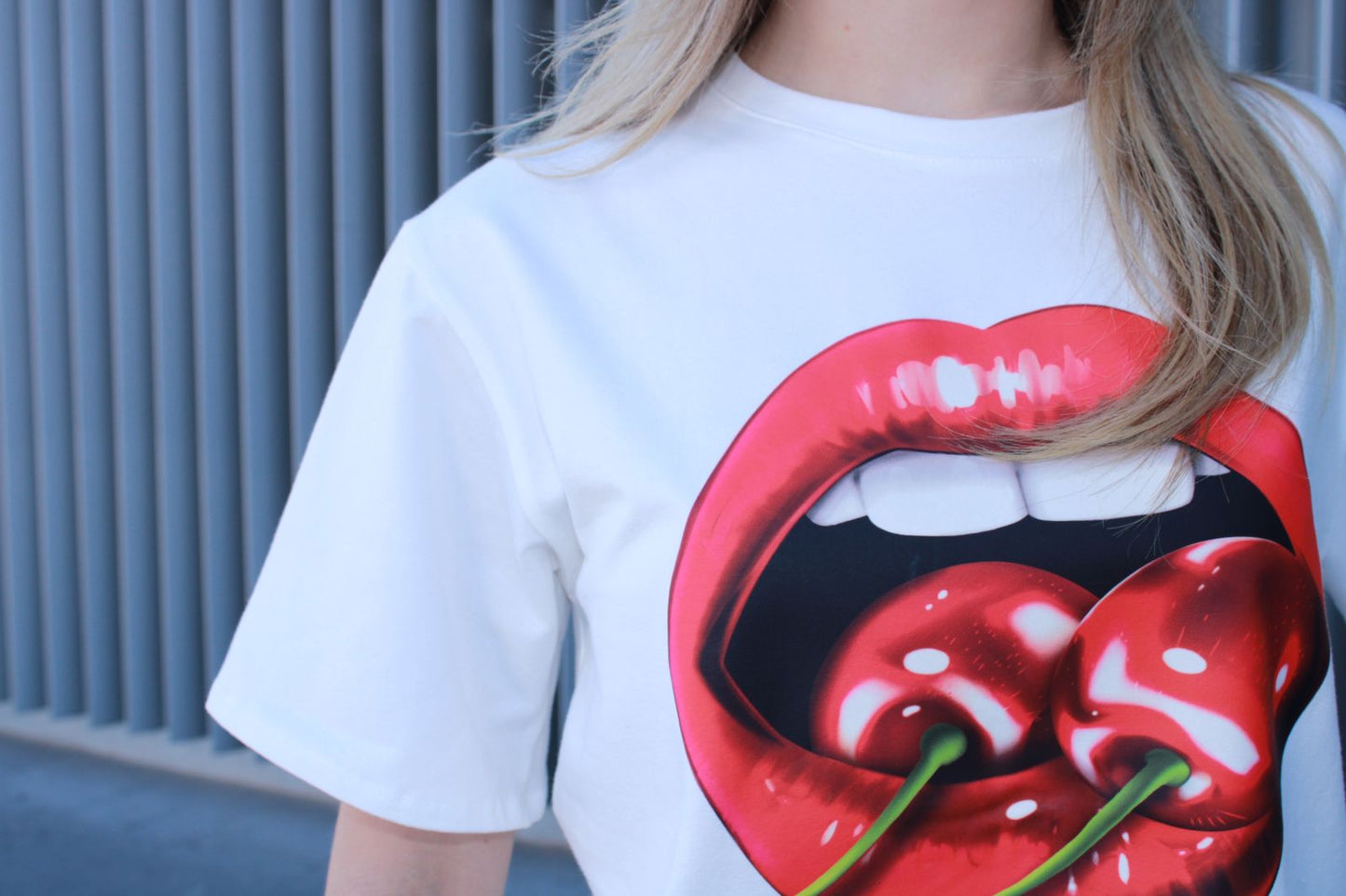 Camiseta con estampado de boca con cherrys #10949