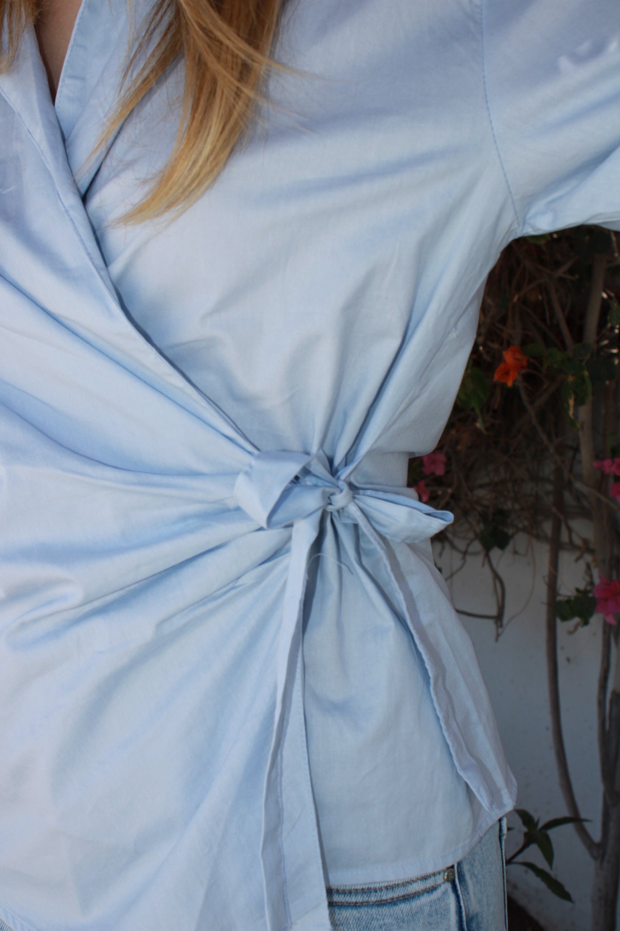 Camisa azul cielo con moño #11158