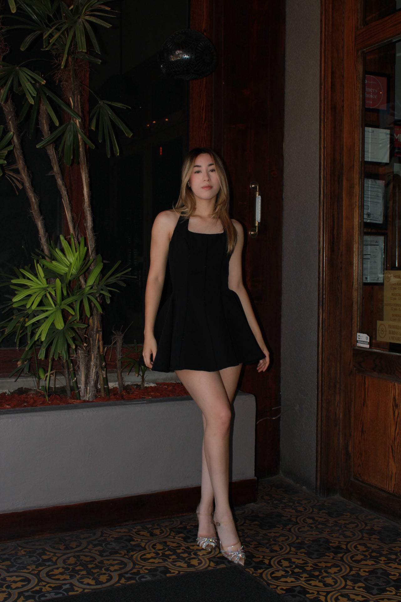 Vestido halter negro c moño atrás #11307