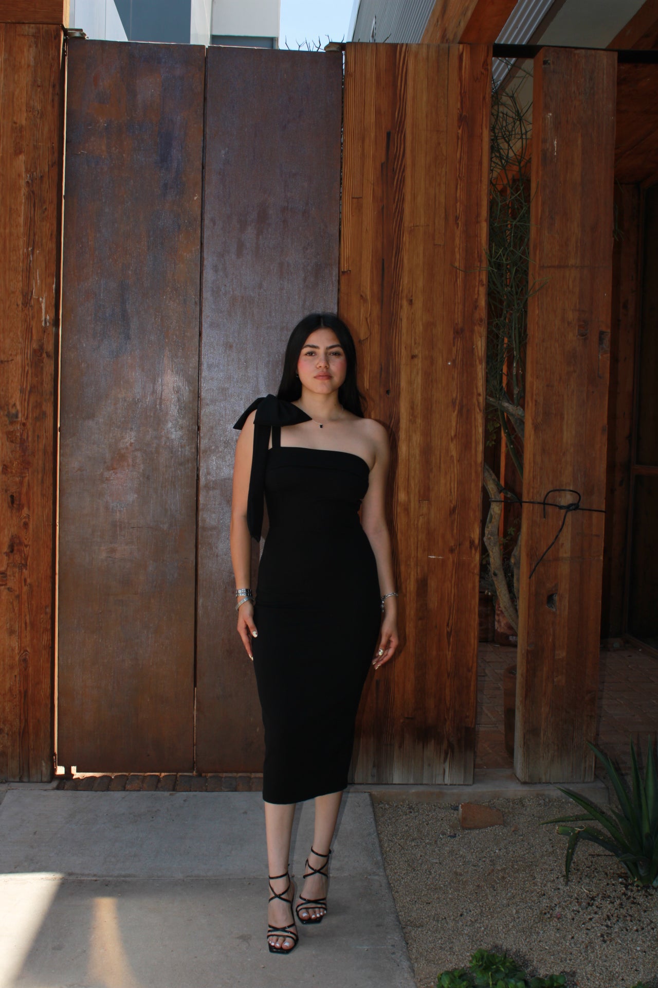 Vestido de moño en hombro negro #11255