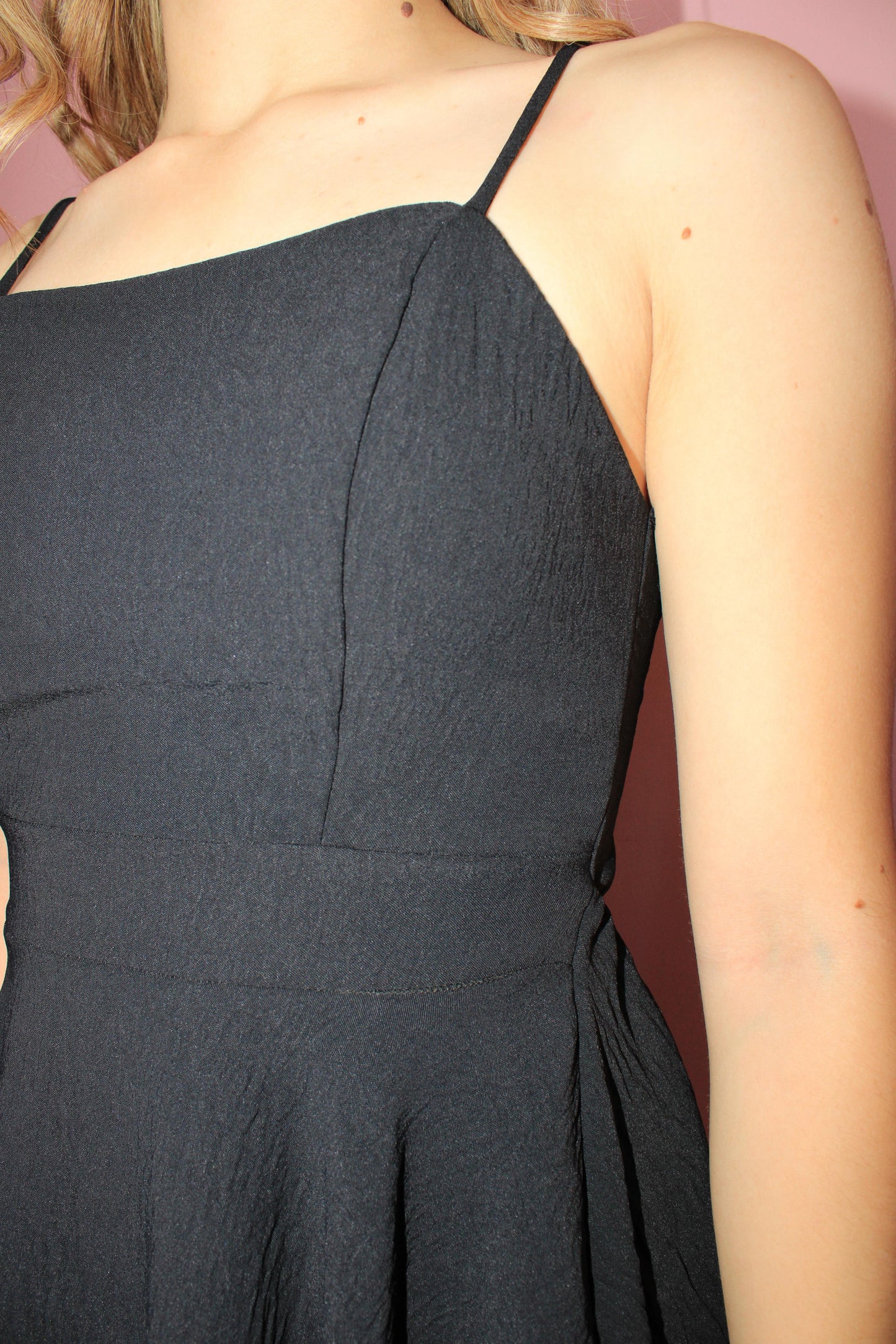 Vestido negro, corto de tirantes #11843