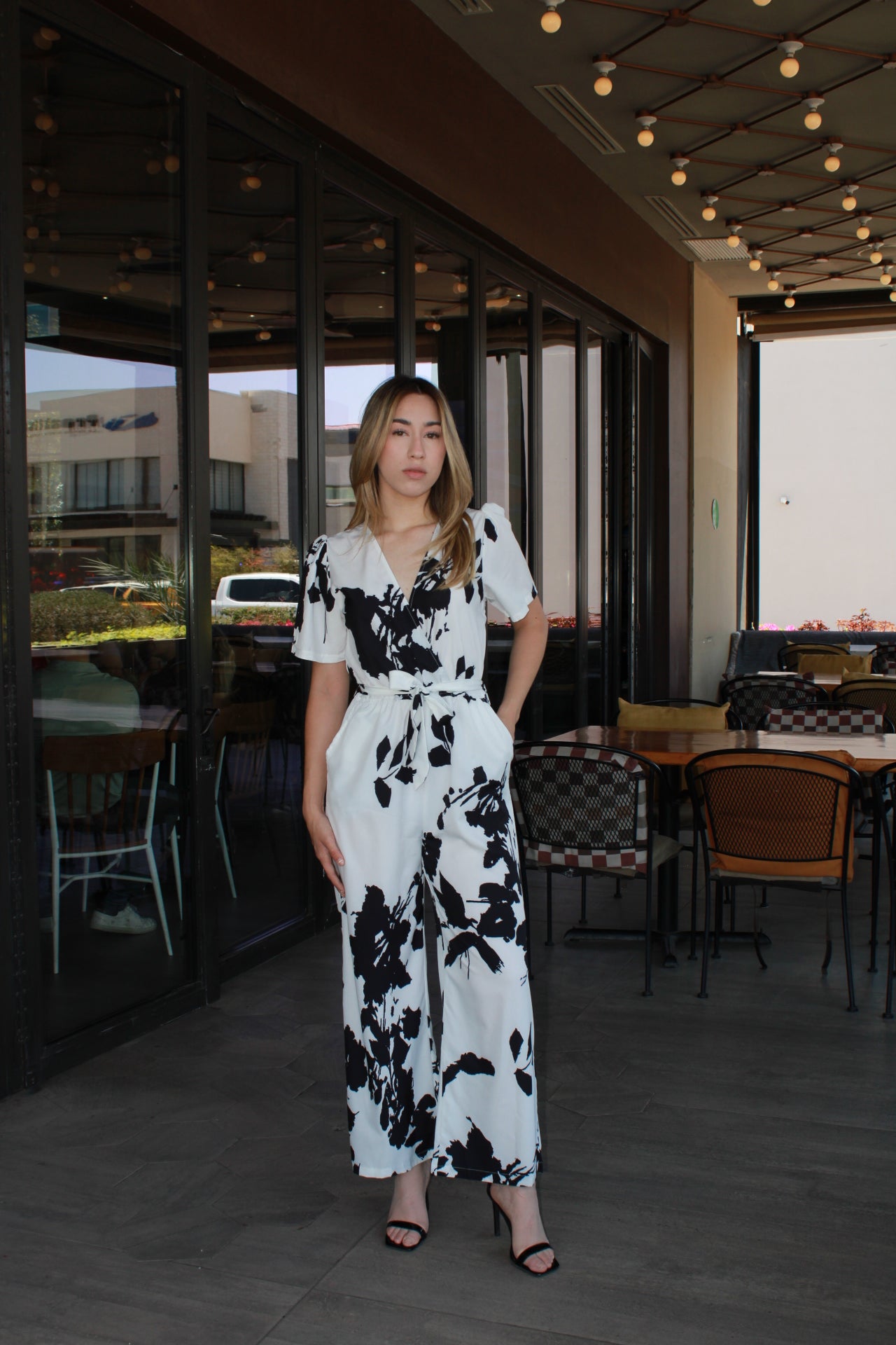 Jumpsuit blanco c flores negras #11303