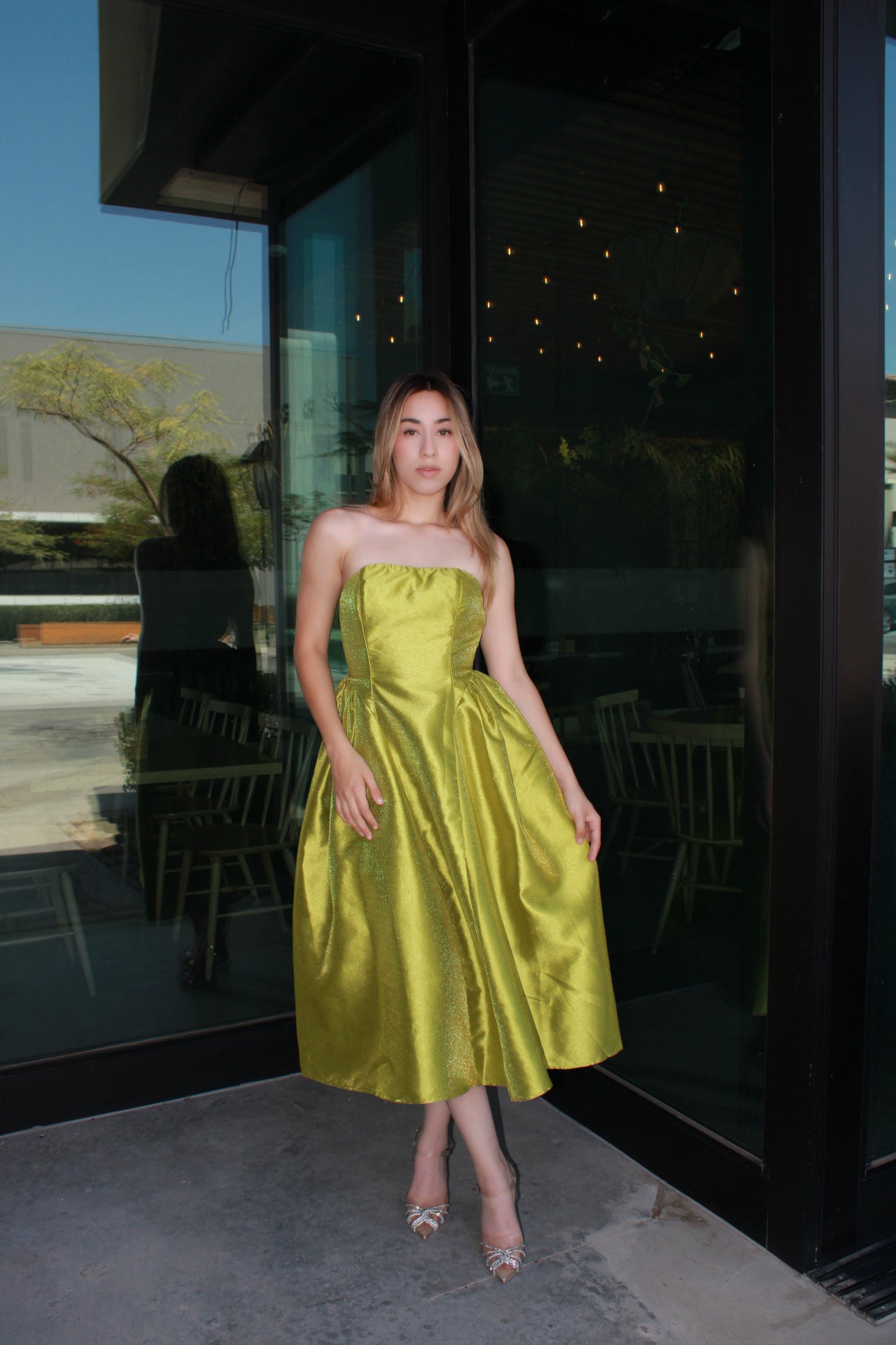 Vestido midi de fiesta verde amarillento strapless #11317