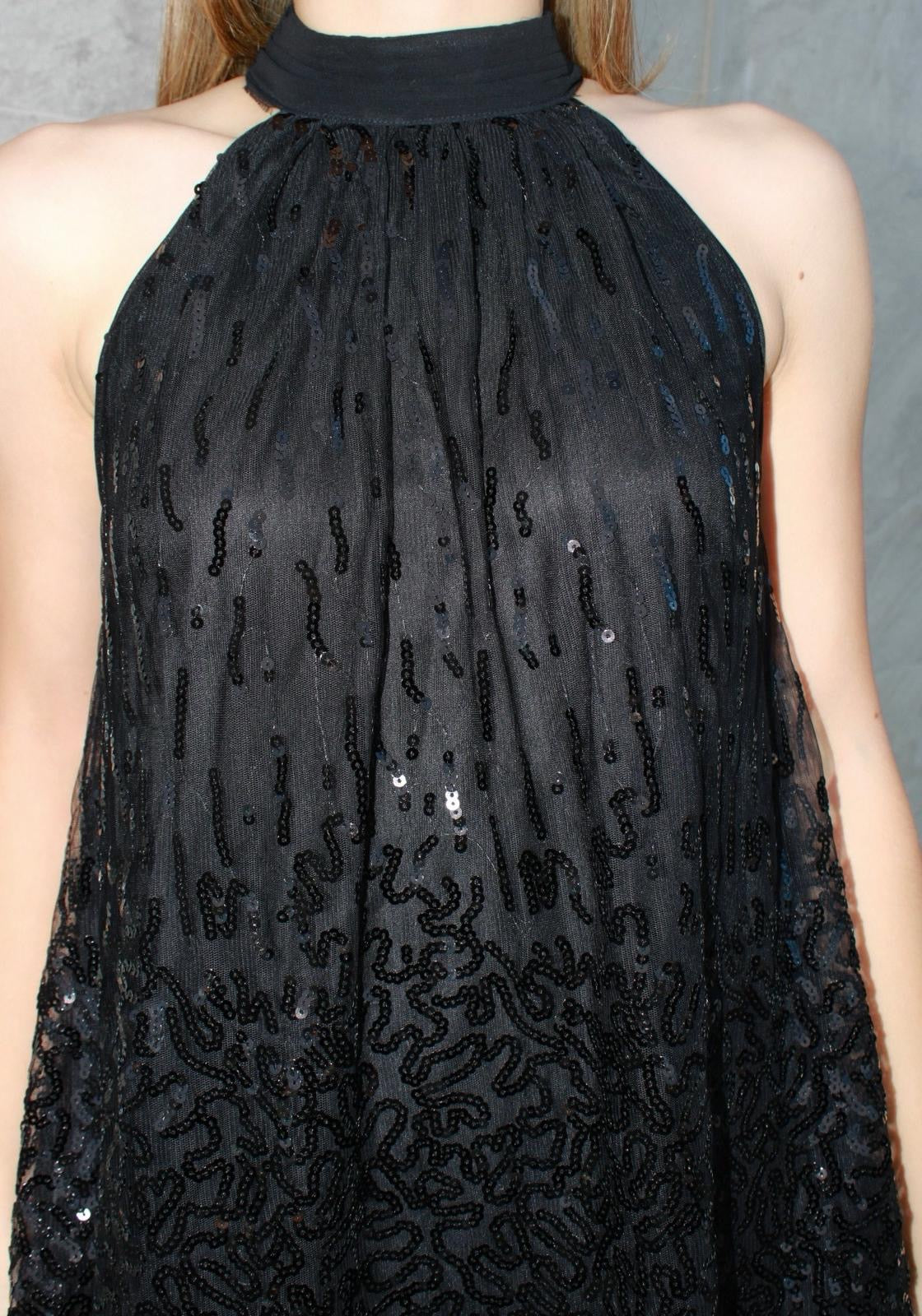 Vestido negro corto halter con lentejuela #11585