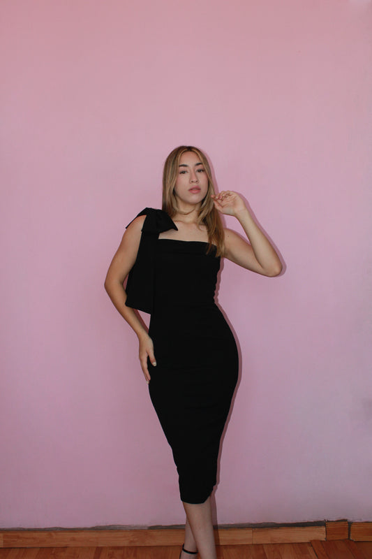 Vestido negro midi con moño en hombro #11351