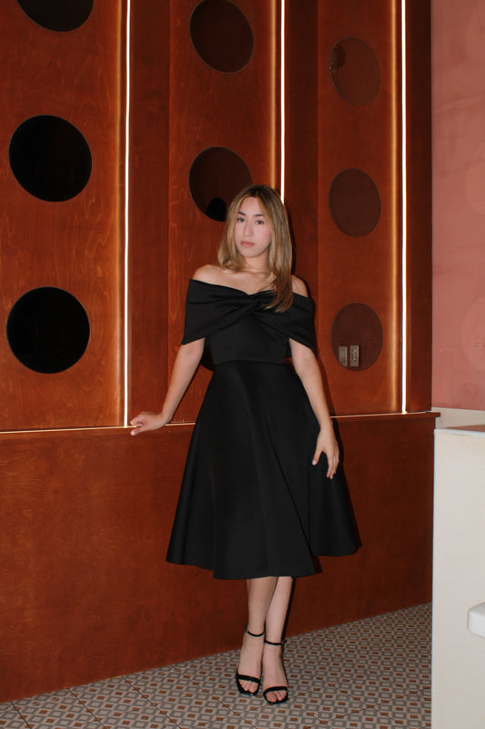 Vestido negro midi off shoulder #11377
