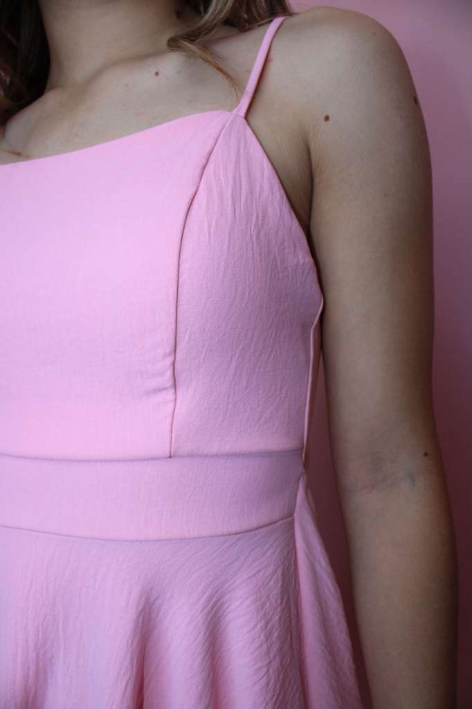 Vestido rosa corto de tirantes #11842￼
