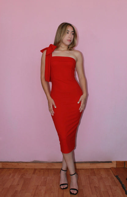 Vestido rojo midi con moño en hombro #11350