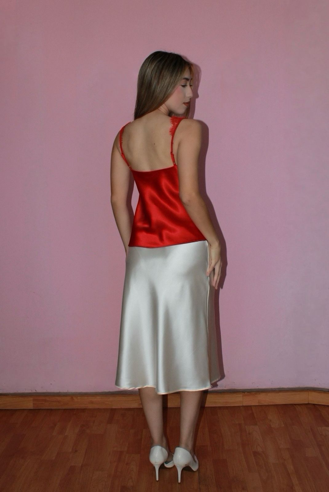 Blusa roja satín con escote de encaje￼#11755