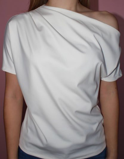 Blusa blanca manga corta hombro asimétrico #11742