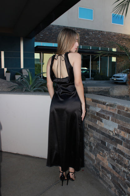 Vestido satín negro largo #11670