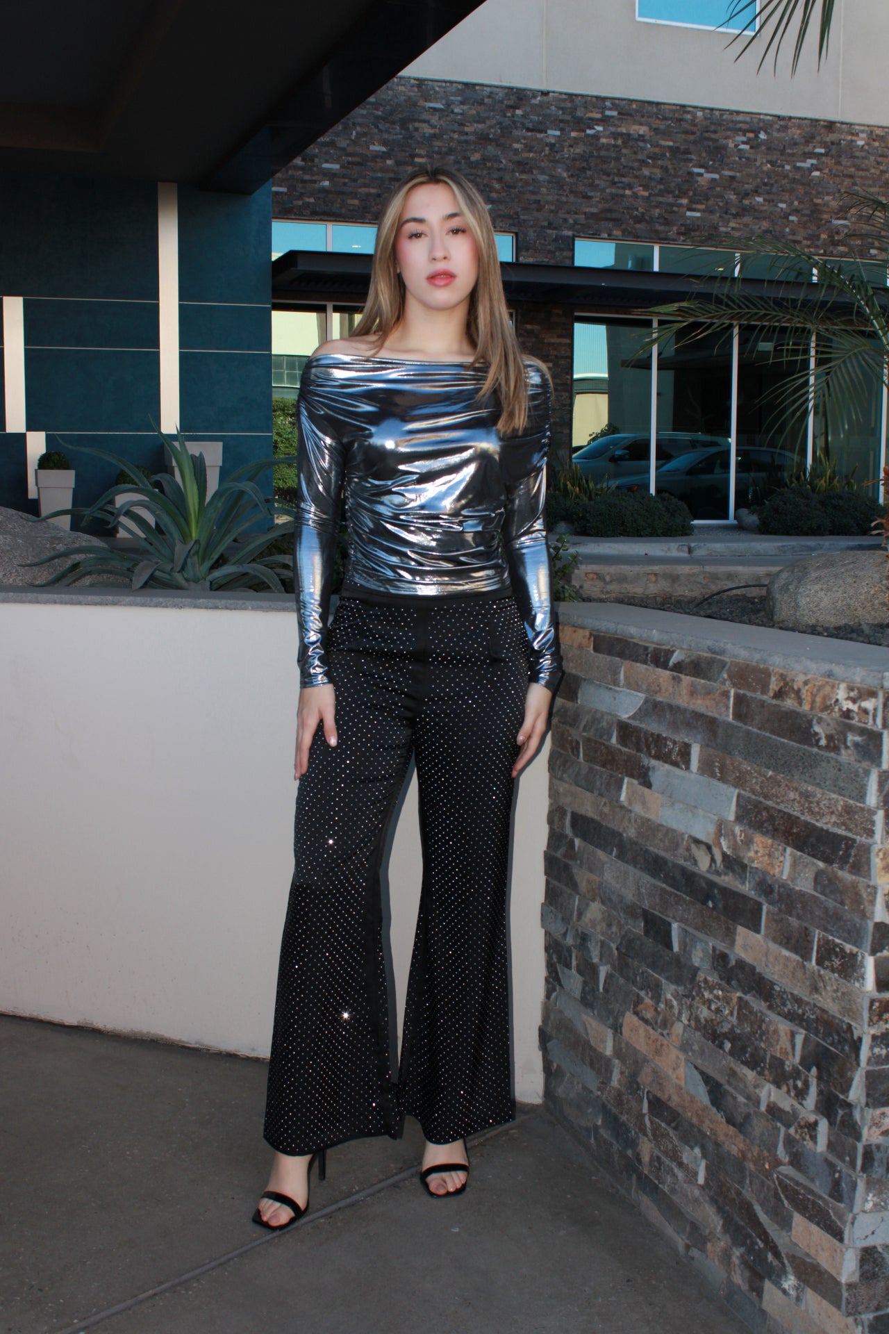 Blusa metálica plateada hombro asimétrico #11665