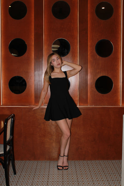 Vestido negro corte tipo A #11380