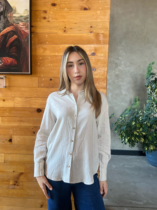 Blusa tipo manta beige de botones dorados #11873