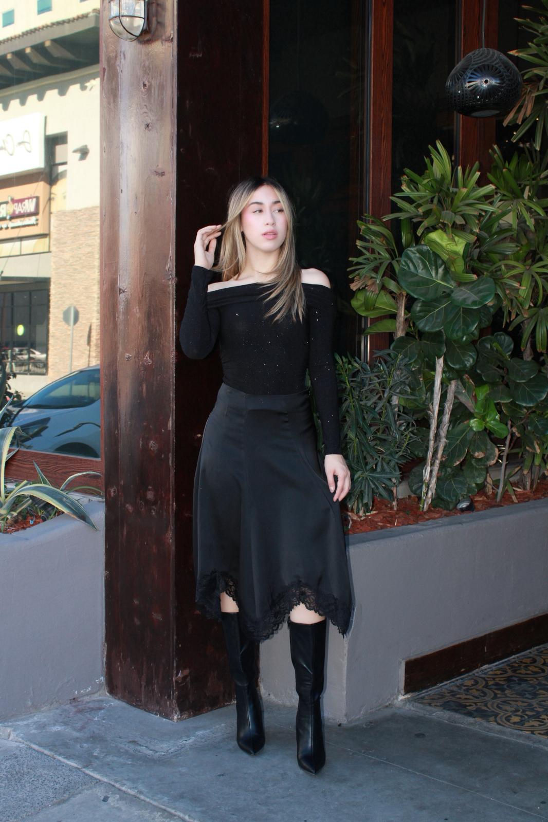 Falda satin negra con encaje #11628