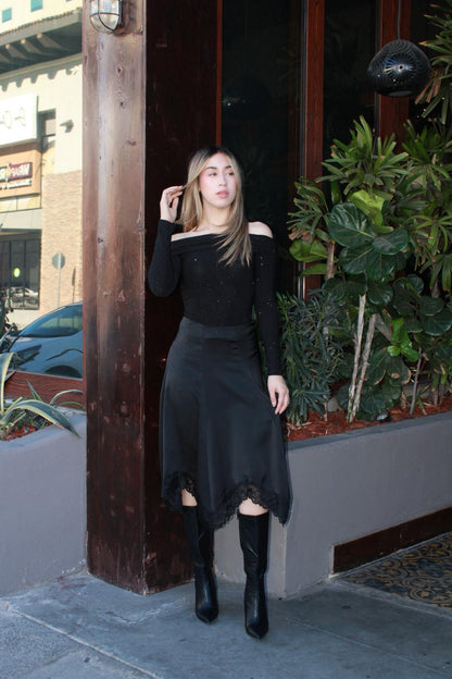 Falda satin negra con encaje #11628