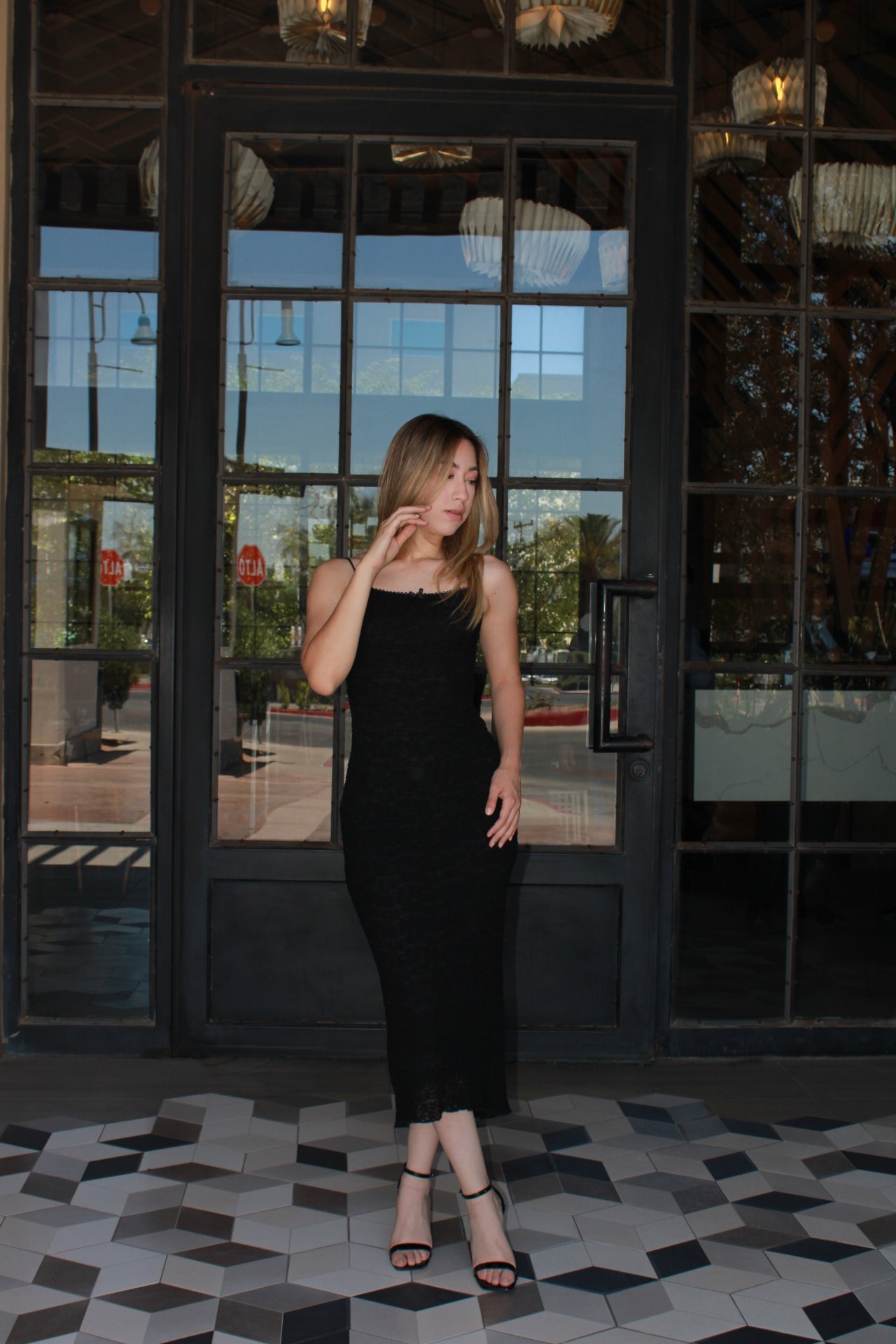 Vestido negro midi pegado tela rugosa #11294