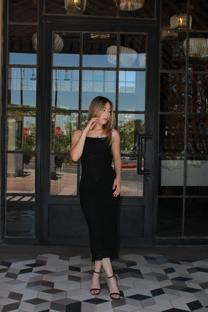Vestido negro midi pegado tela rugosa #11294