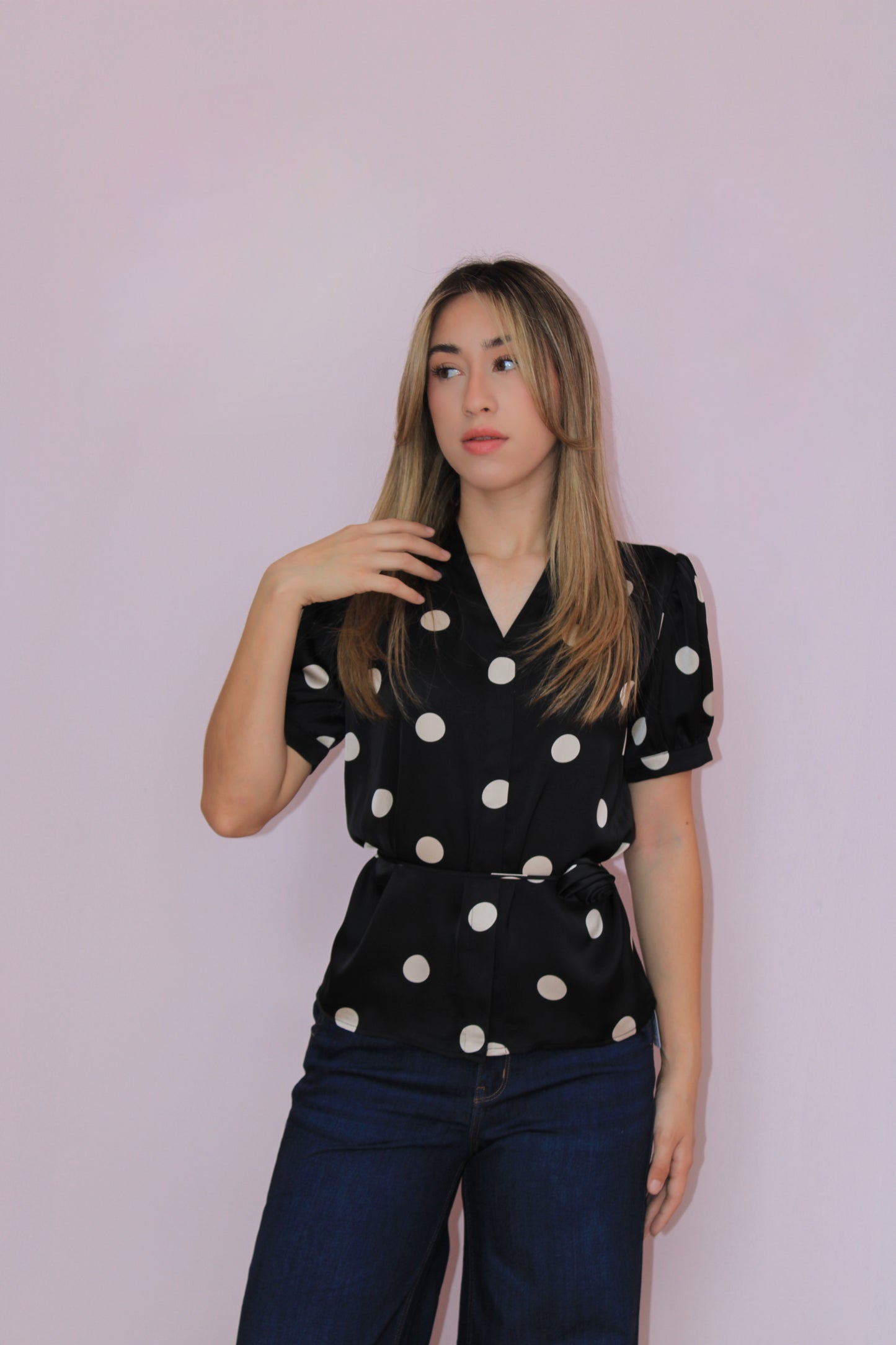 Blusa polka dots negra con choker #11885