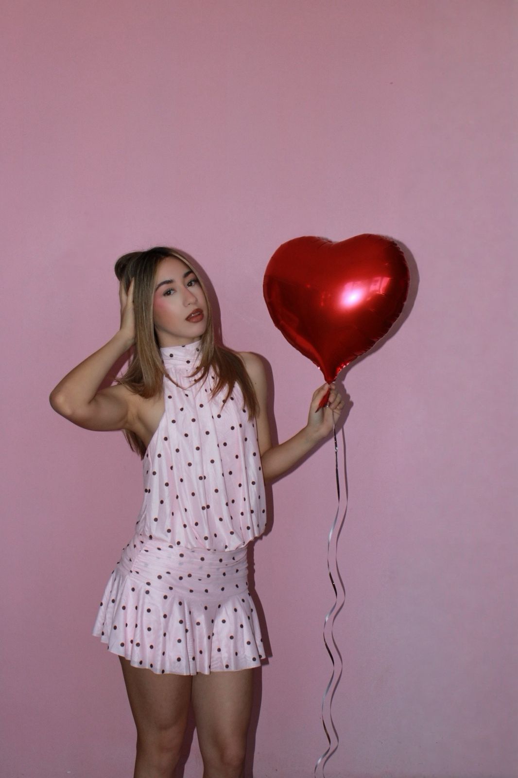 Vestido rosa, con bolitas cafés, Halter. ￼#11759