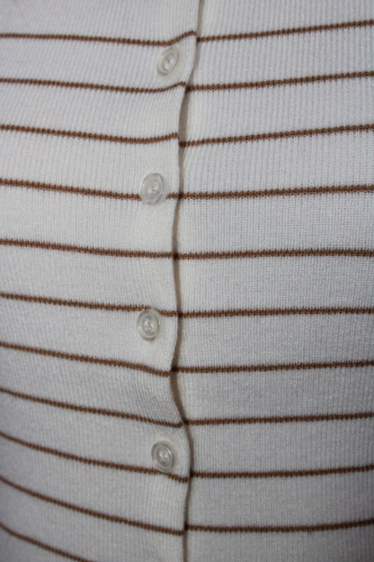 Blusa ivory manga corta de rayas cafés claritas con botones #11801