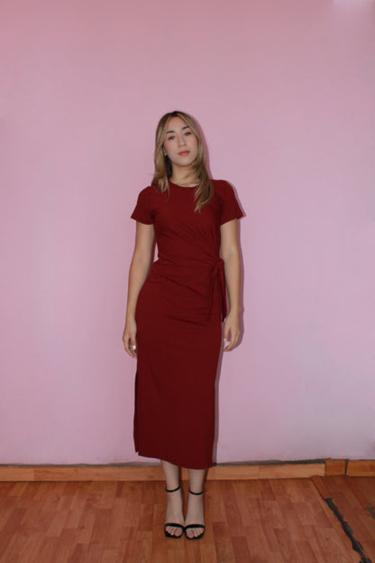 Vestido tipo camiseta c nudo midi guinda #11374