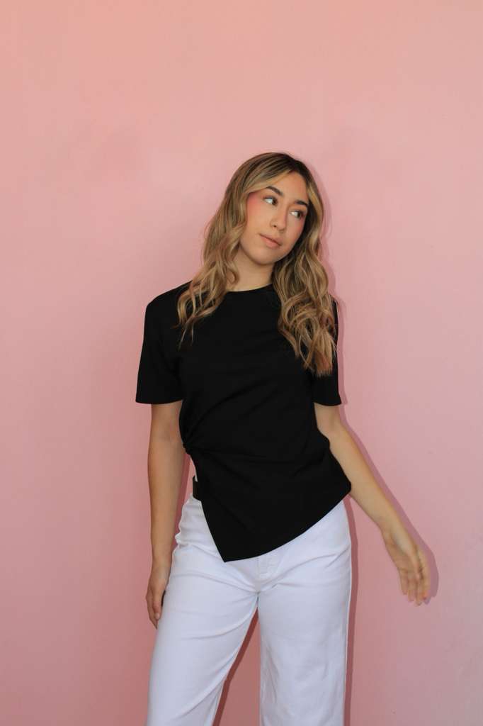 Blusa negra con nudo asimétrica #11844￼