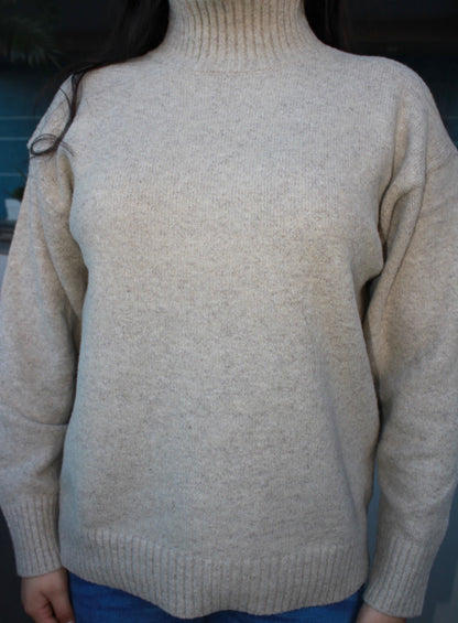 Suéter con cuello color arena #11700