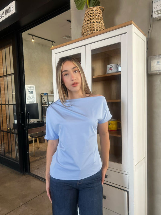 Blusa azul cielo hombro asimétrico #11834