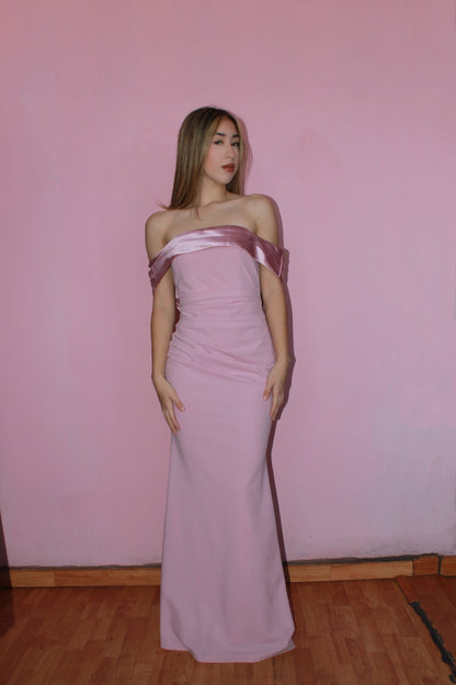 Vestido largo off shoulder rosa c moño atrás #11743