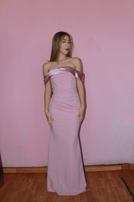 Vestido largo off shoulder rosa c moño atrás #11743