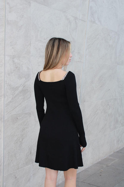 Vestido negro con escote de brillos #11588