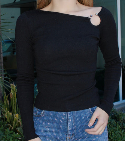 Blusa negra, tejida con detalle de metal plateado #11599￼