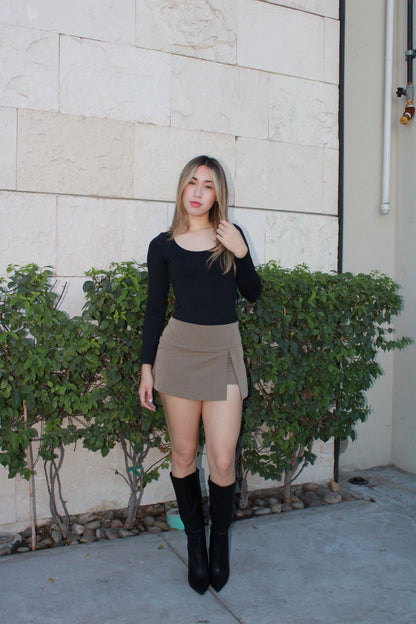 Mini falda, moca con Short ￼#11534