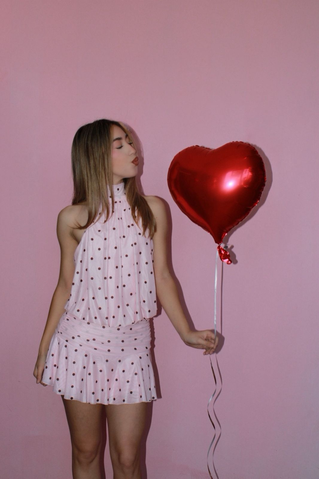 Vestido rosa, con bolitas cafés, Halter. ￼#11759