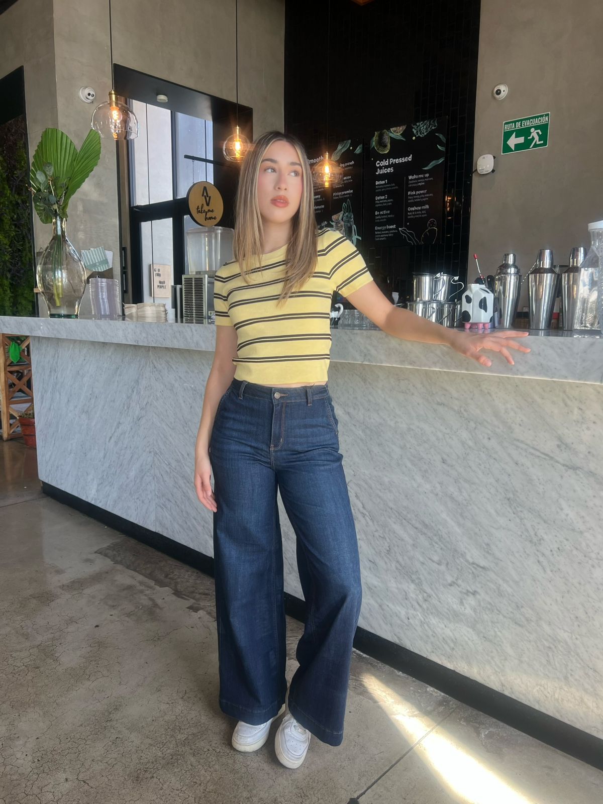 Blusa básica amarilla con rayas cafés #11830￼