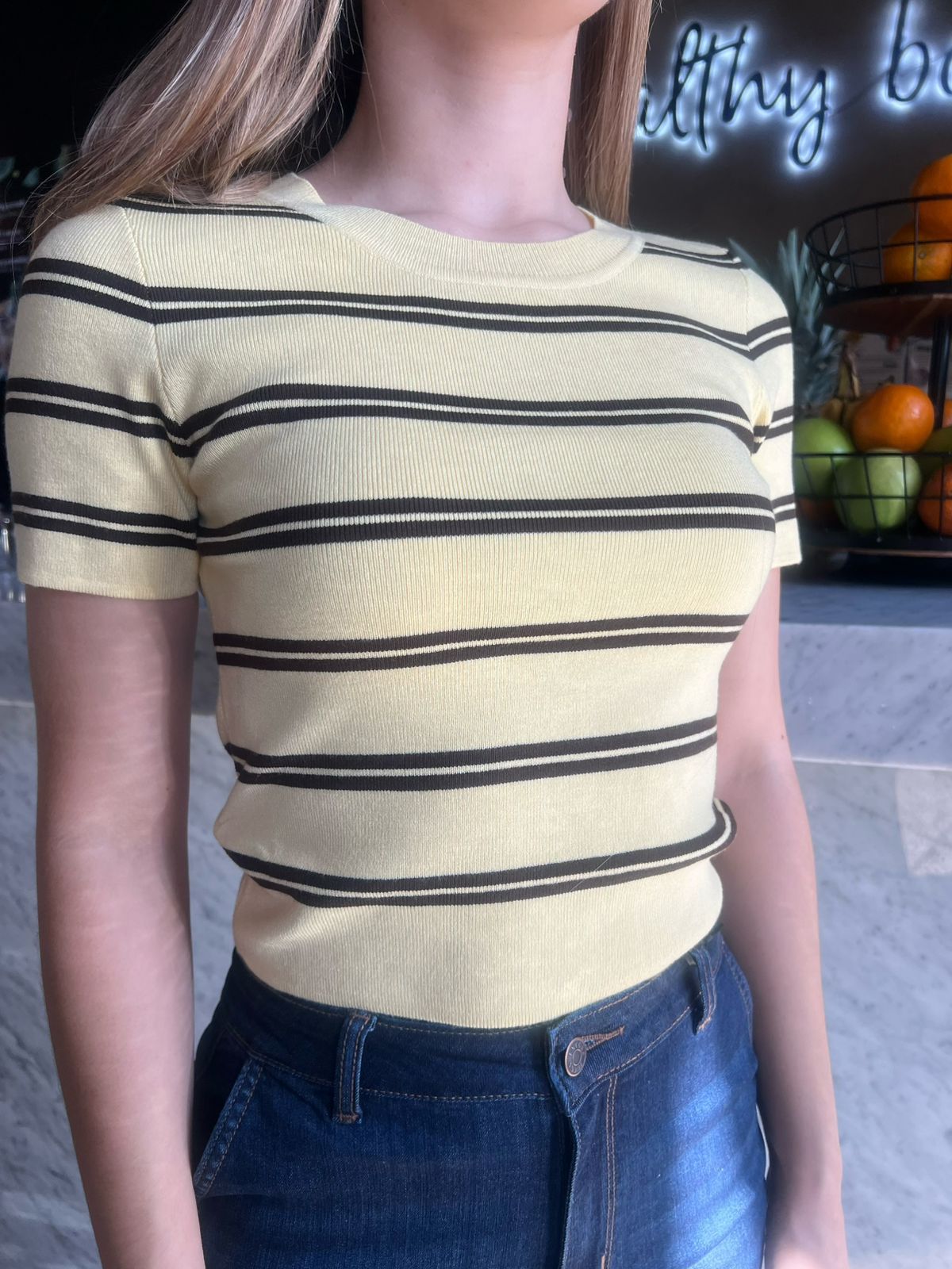 Blusa básica amarilla con rayas cafés #11830￼