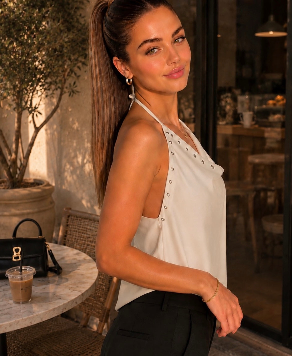Blusa color arena halter con remaches #11995
