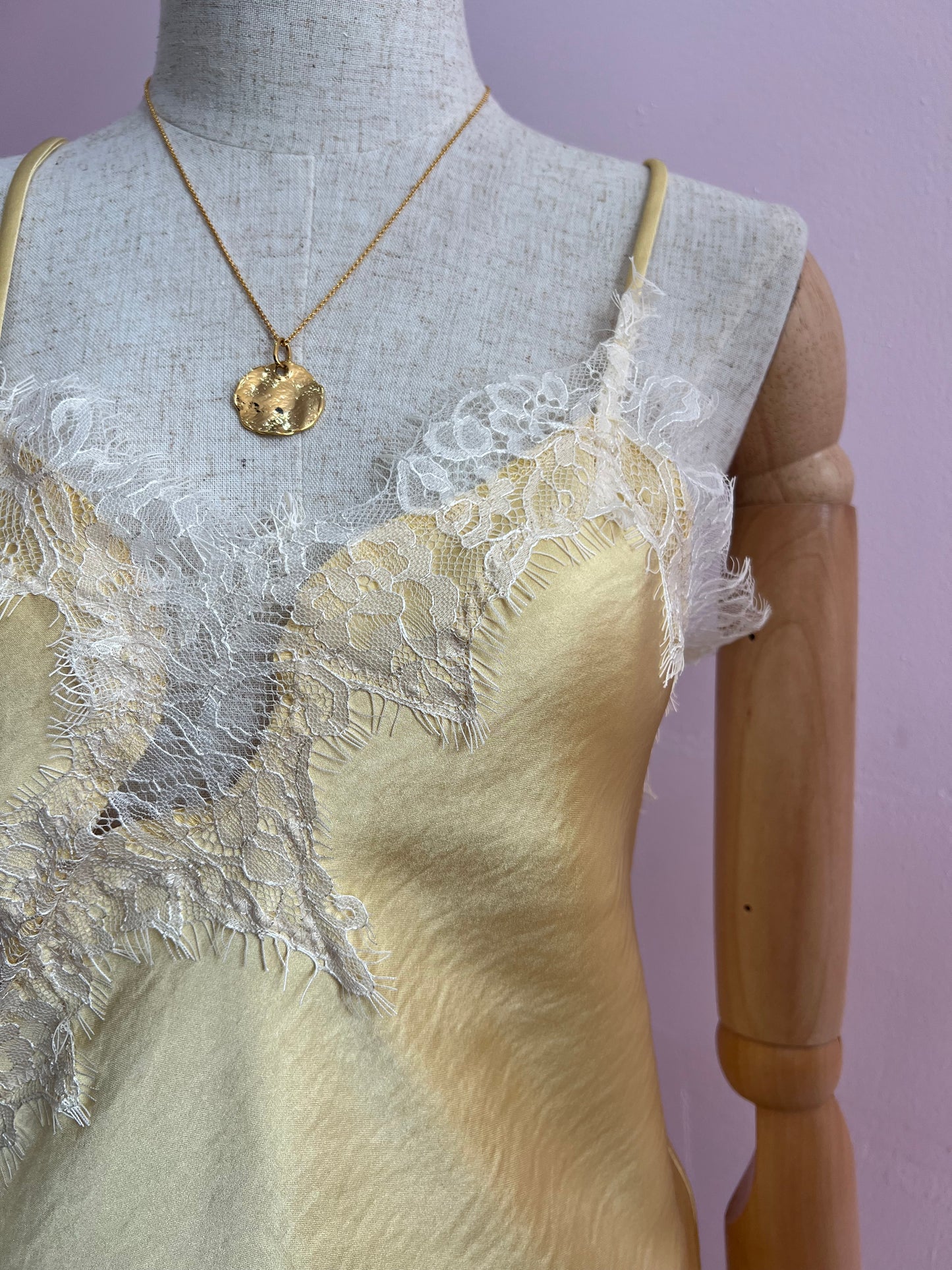 Blusa amarilla de encaje #11922￼