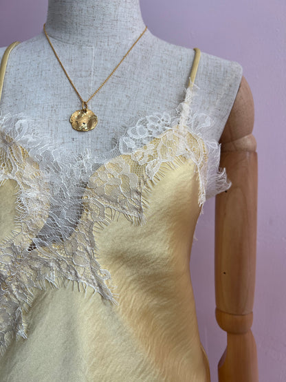 Blusa amarilla de encaje #11922￼