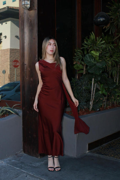 Vestido largo, satín, color, vino espalda #11637￼